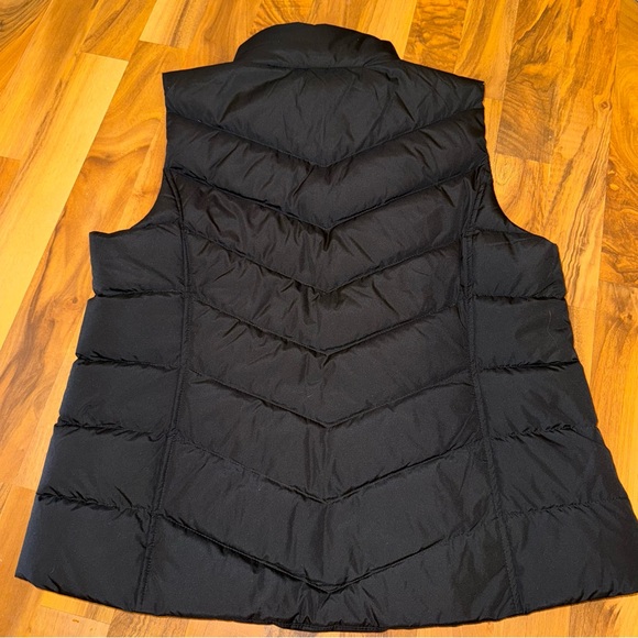Lands End Medium petite classic black zip up puffer vest layer, winter, fall - Picture 2 of 4